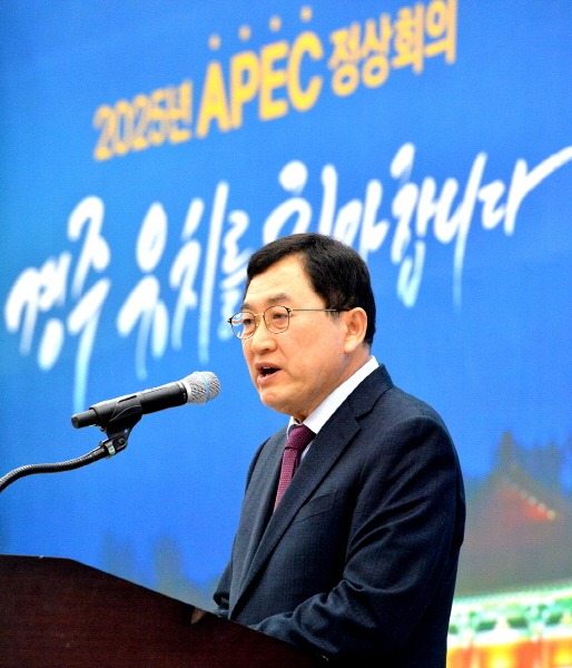 주낙영 경주시장이 2023년 3월 30일 경주화백컨벤션센터에서 열린 2025 APEC 정상회의 경주 유치를 위한 범시민추진위원회 출범식에서 기념사를 하고 있다 (1).jpg