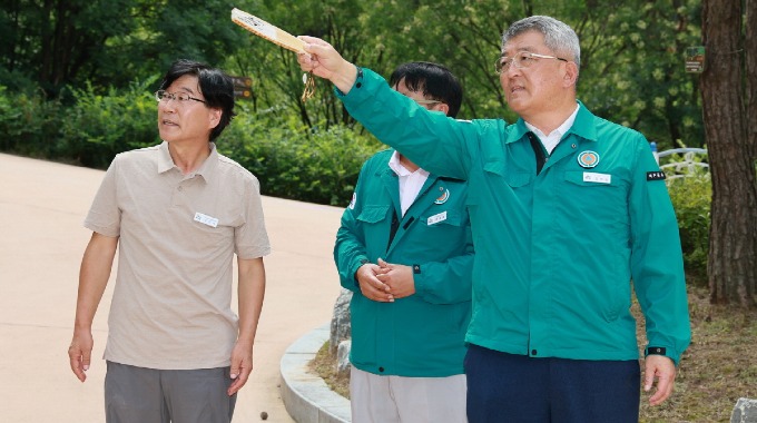 2024 08 09 김학동 군수 곤충생태원 현장점검(곤충연구소)250.JPG