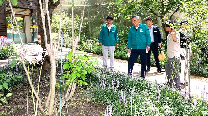 2024 08 09 김학동 군수 곤충생태원 현장점검(곤충연구소)270.JPG