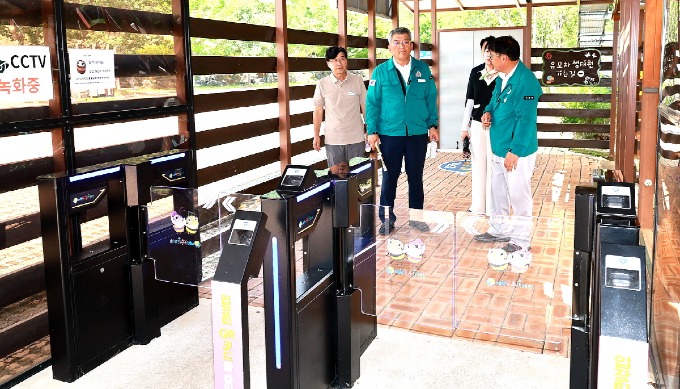 2024 08 09 김학동 군수 곤충생태원 현장점검(곤충연구소)324.JPG