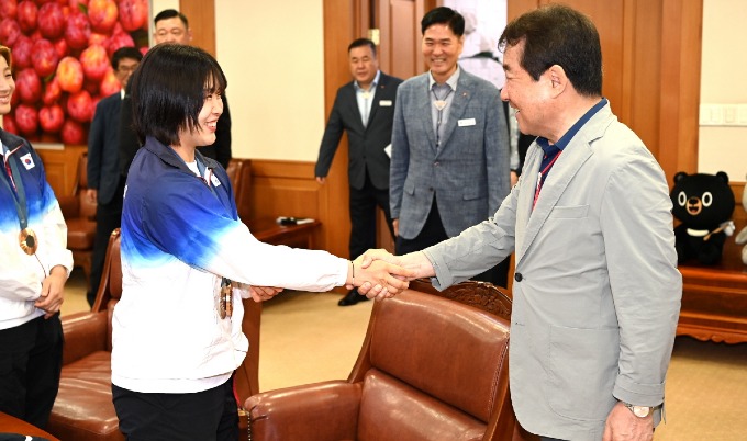 김천시, 파리올림픽 유도 허미미, 김지수 선수에 포상금 전달-스포츠산업과(사진1).jpeg