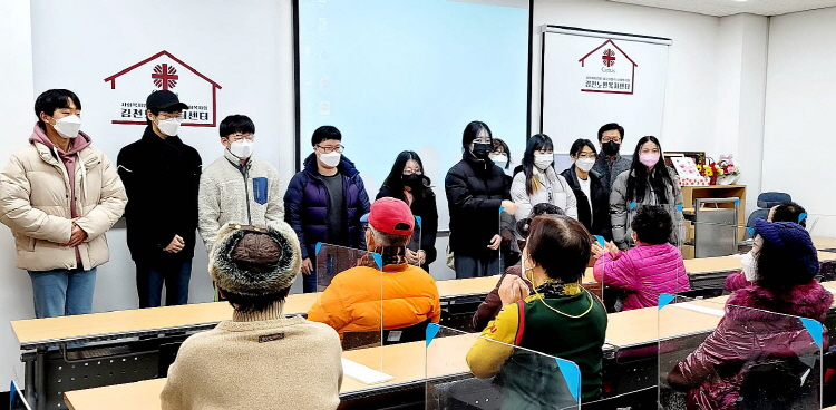 김천대 사회복지전공 <br>학생들, 지역사회 아동•어르신들과 마스크줄 만들기 활동 실시