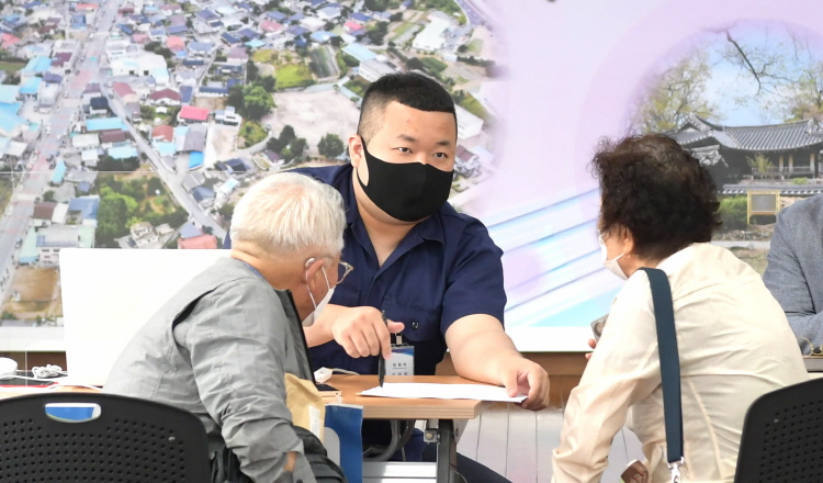청도군, '2021 찾아가는 현장민원실 운영' 군민에 큰 호응